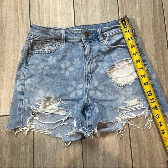 AE American Eagle Daisy Denim Highest Waist Baggy Short Size 4 - Picture 3 of 10
